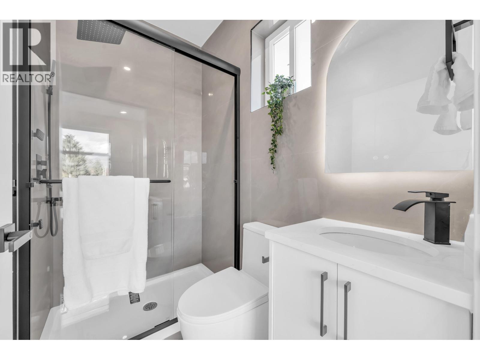 1 2554 DUNDAS STREET, Vancouver - Image 1