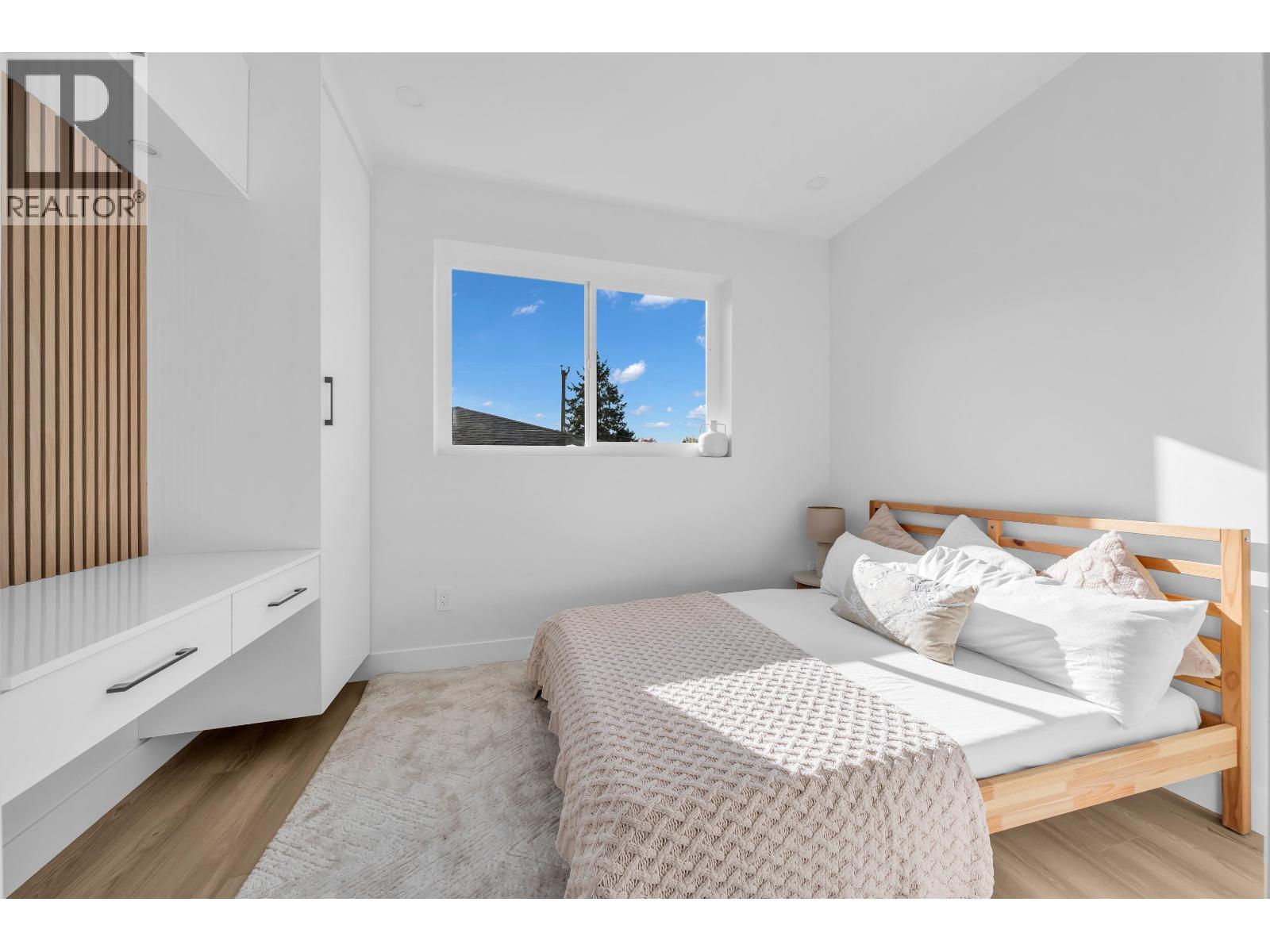 1 2554 DUNDAS STREET, Vancouver - Image 1