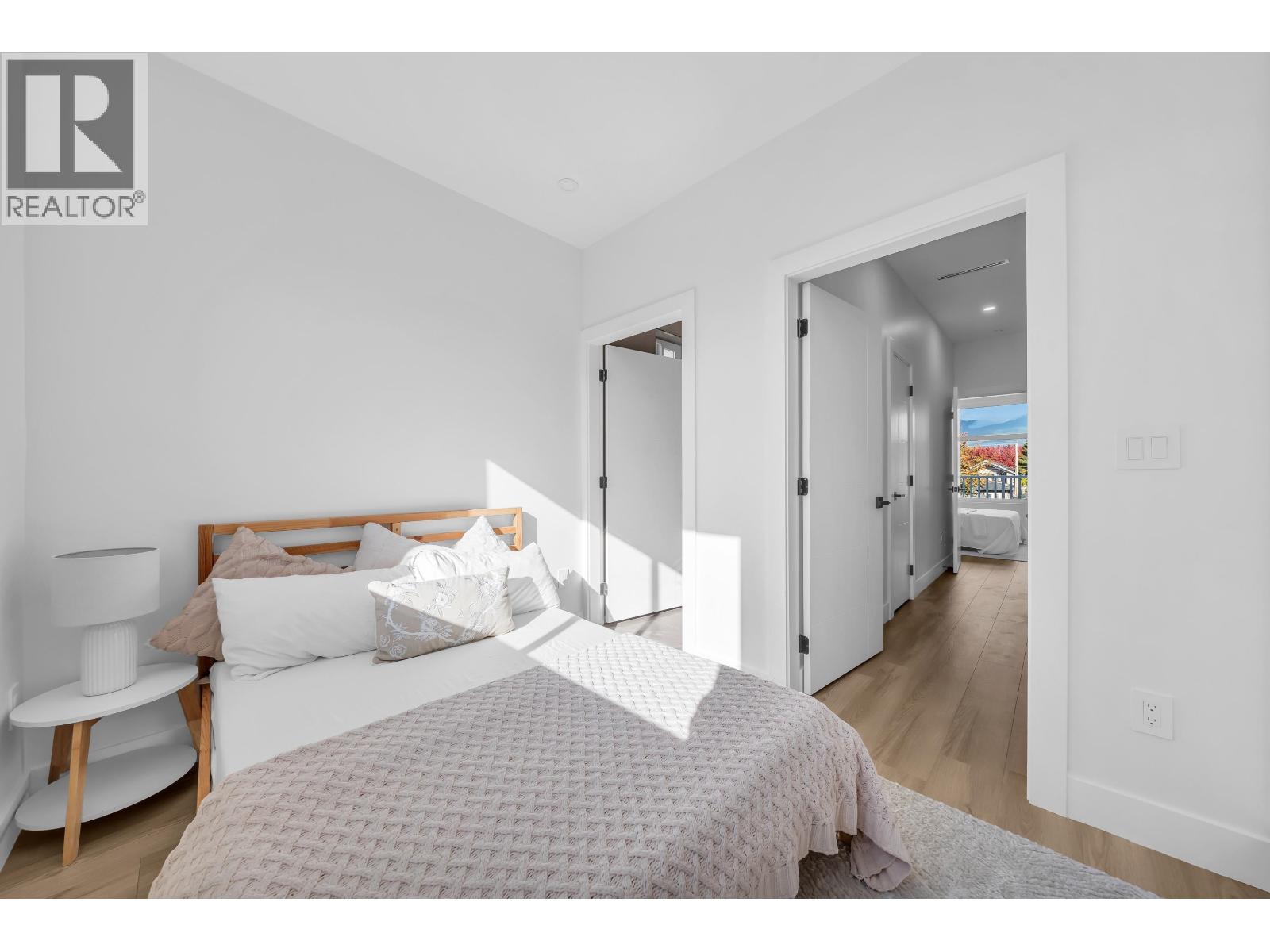 1 2554 DUNDAS STREET, Vancouver - Image 1