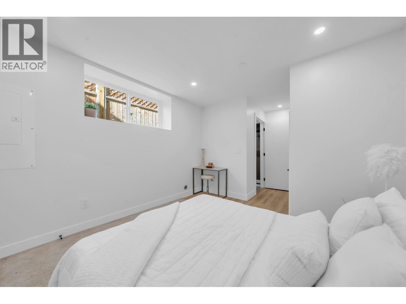 1 2554 DUNDAS STREET, Vancouver - Image 1