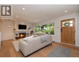 1361 E 15th Street, North Vancouver, BC V7J1K9 Photo 8