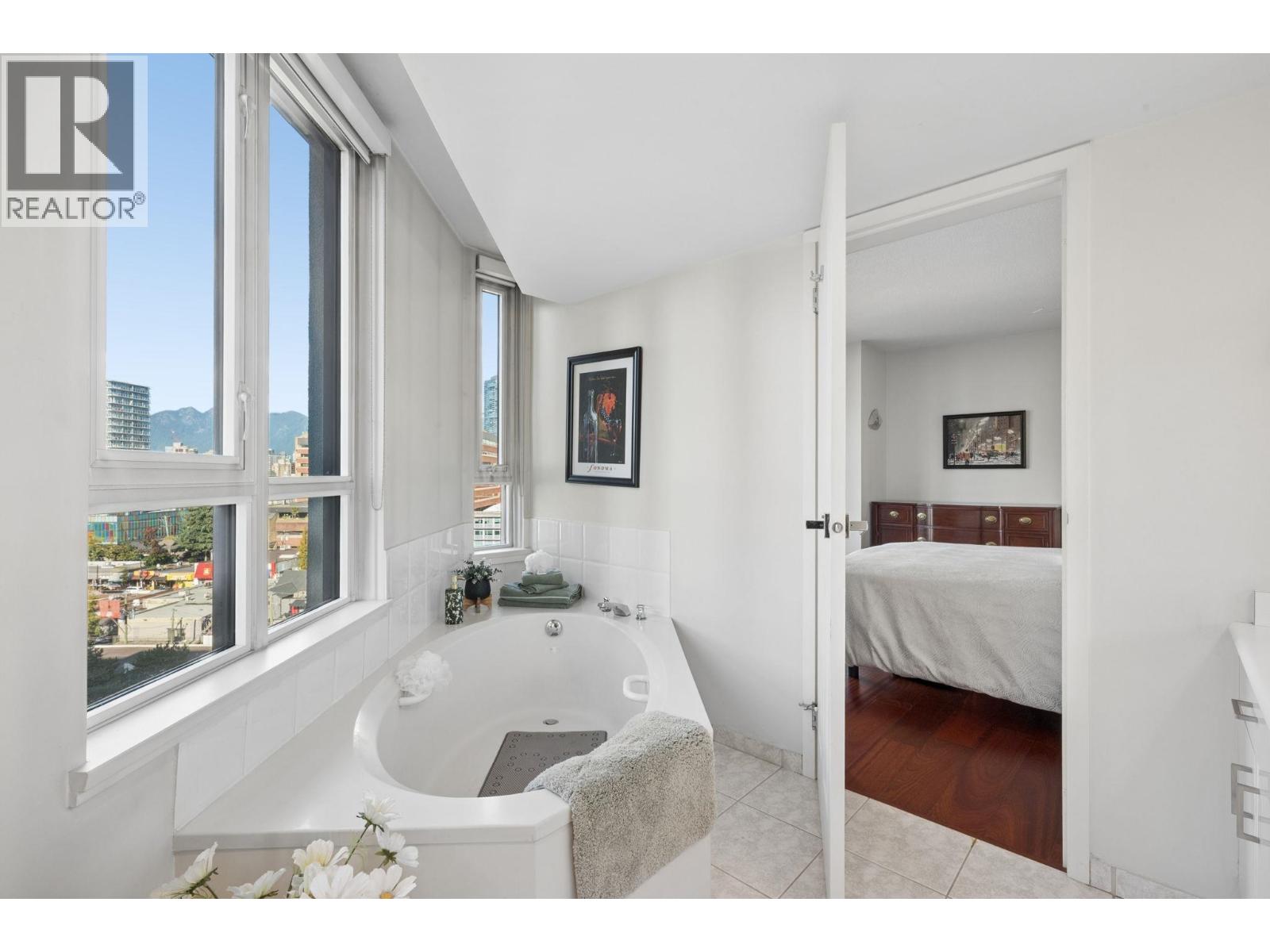 Photo of 1403 1010 BURNABY STREET 19