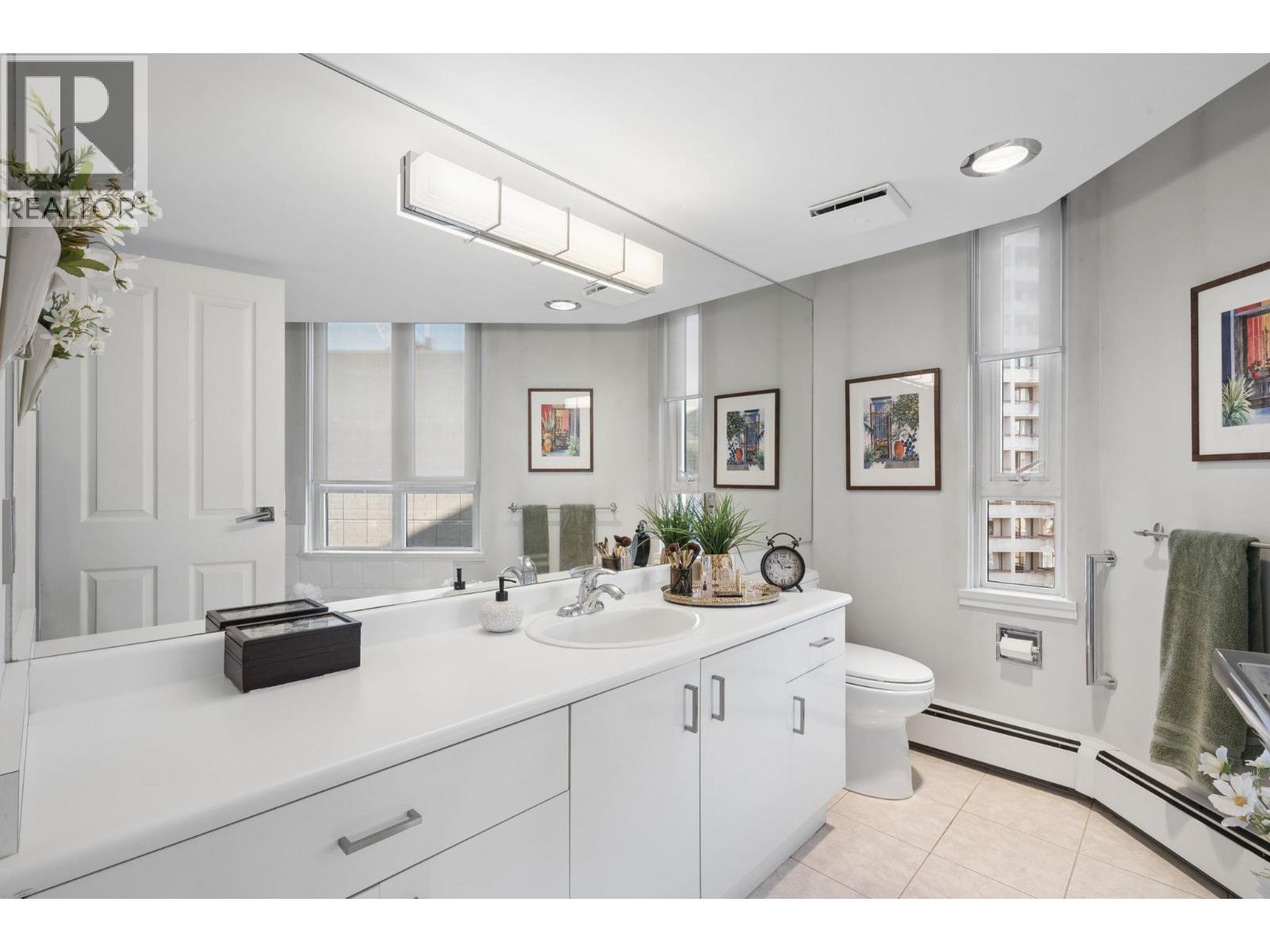 Photo of 1403 1010 BURNABY STREET 18