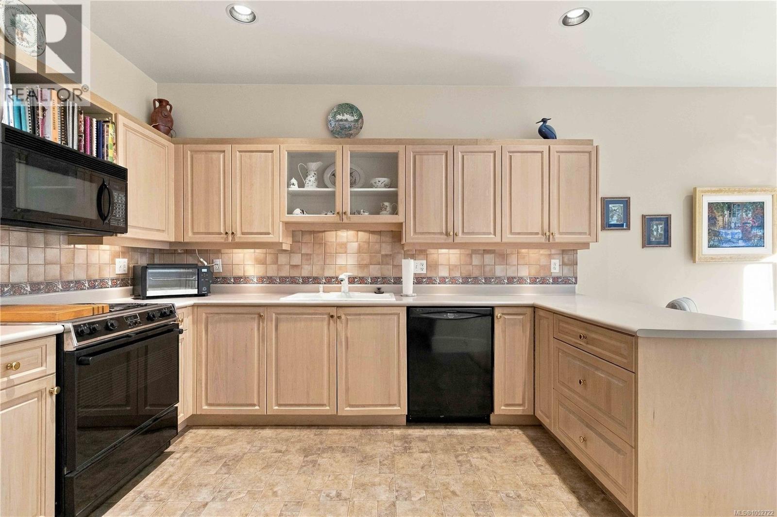 7 1029 Belmont Avenue, Victoria
