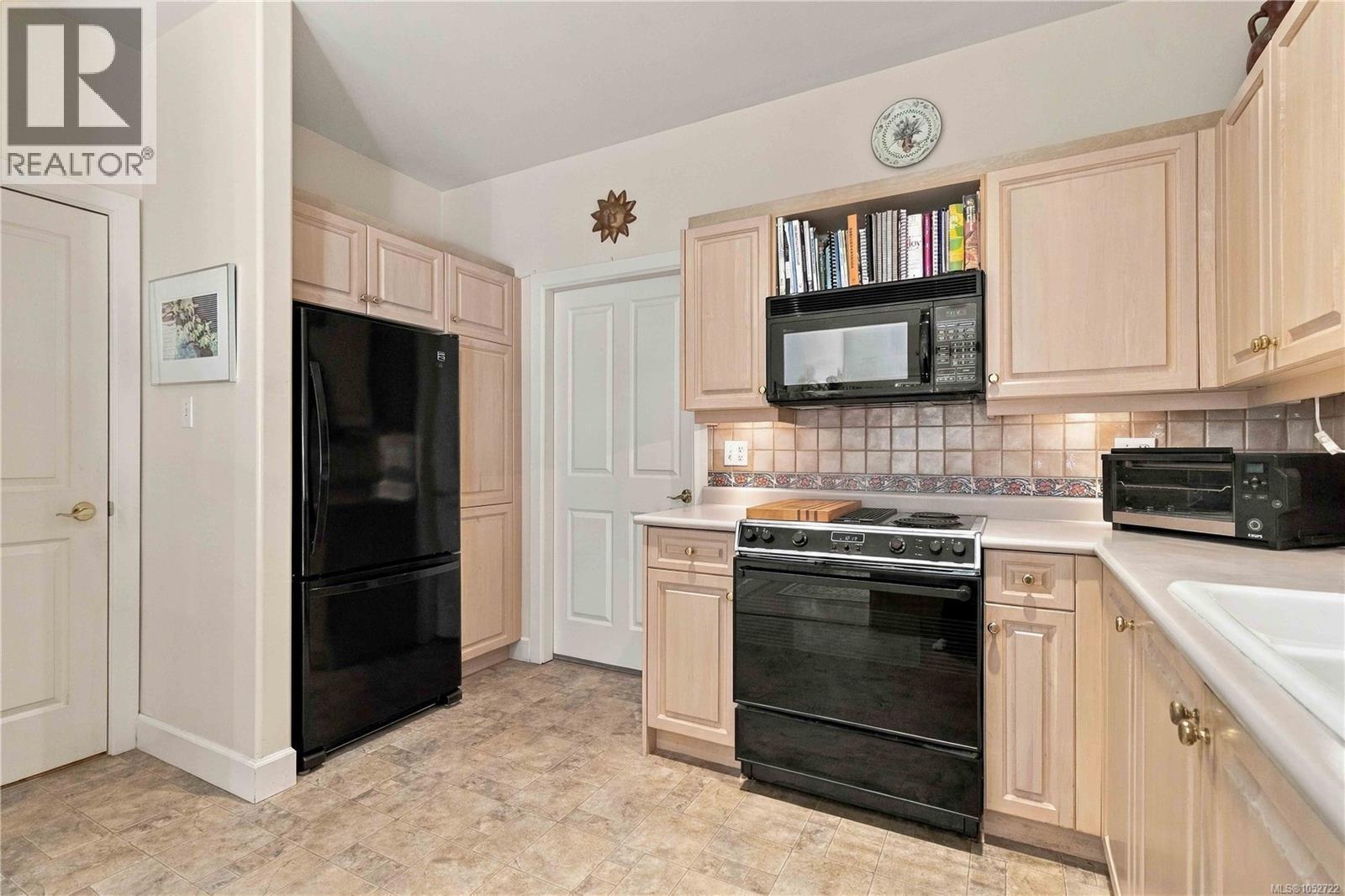 7 1029 Belmont Avenue, Victoria