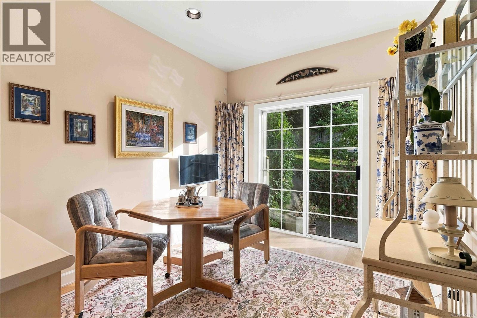 7 1029 Belmont Avenue, Victoria