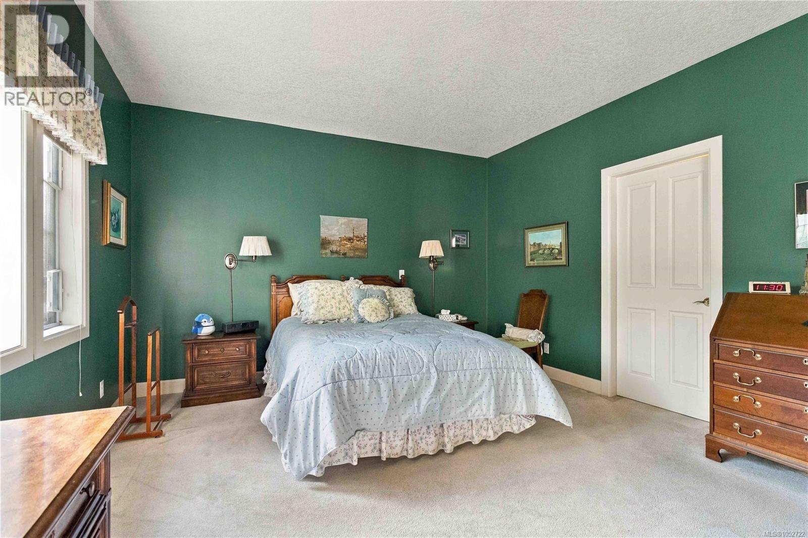 7 1029 Belmont Avenue, Victoria