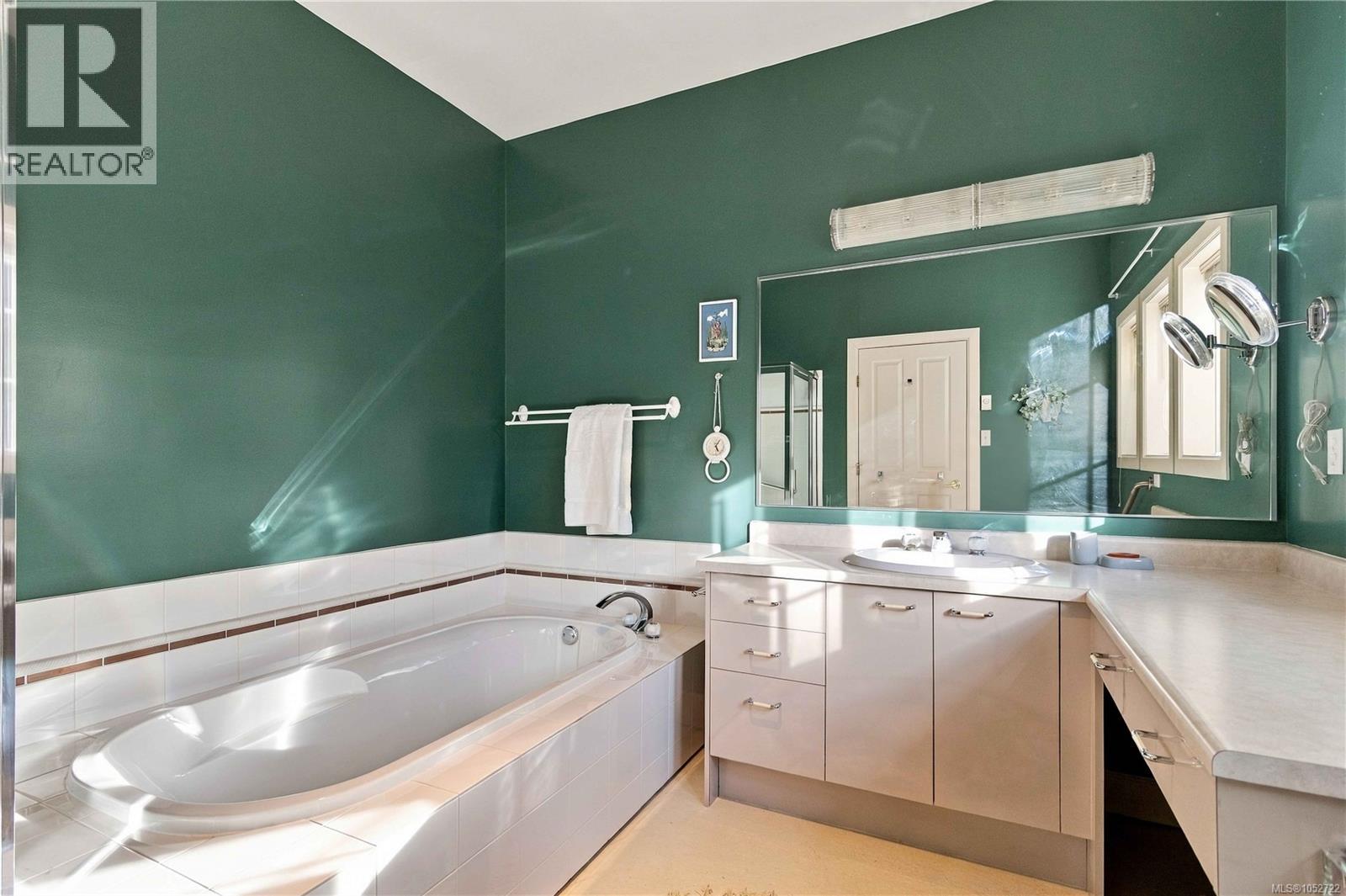 7 1029 Belmont Avenue, Victoria