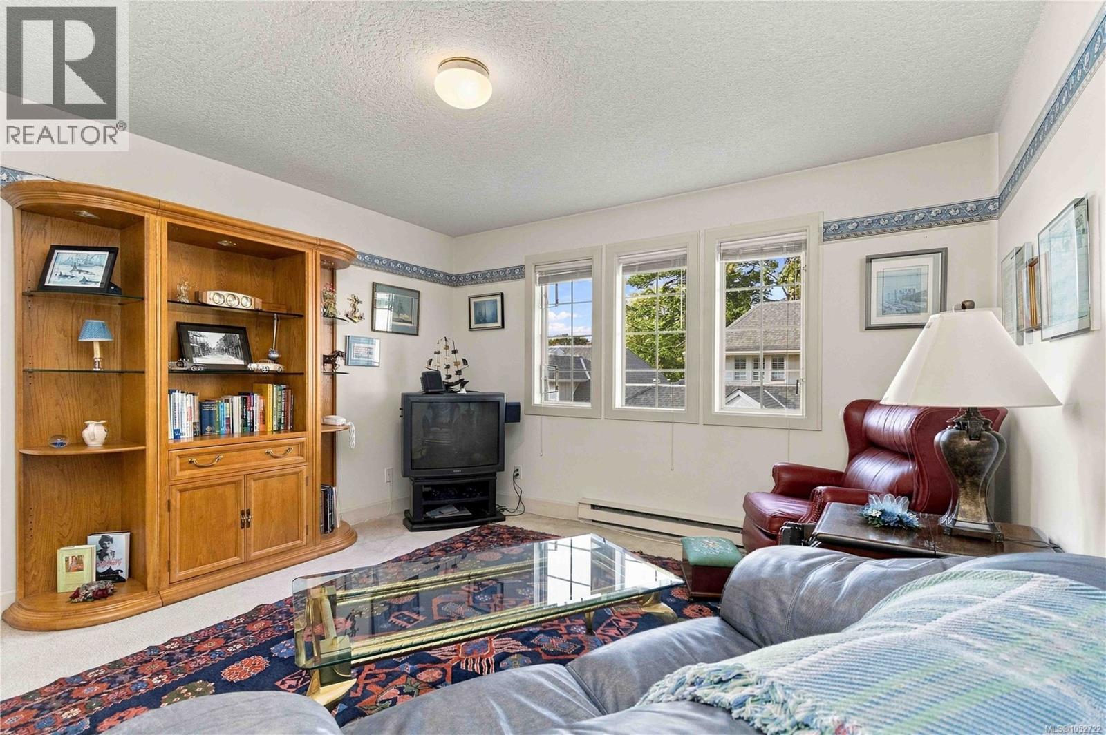 7 1029 Belmont Avenue, Victoria