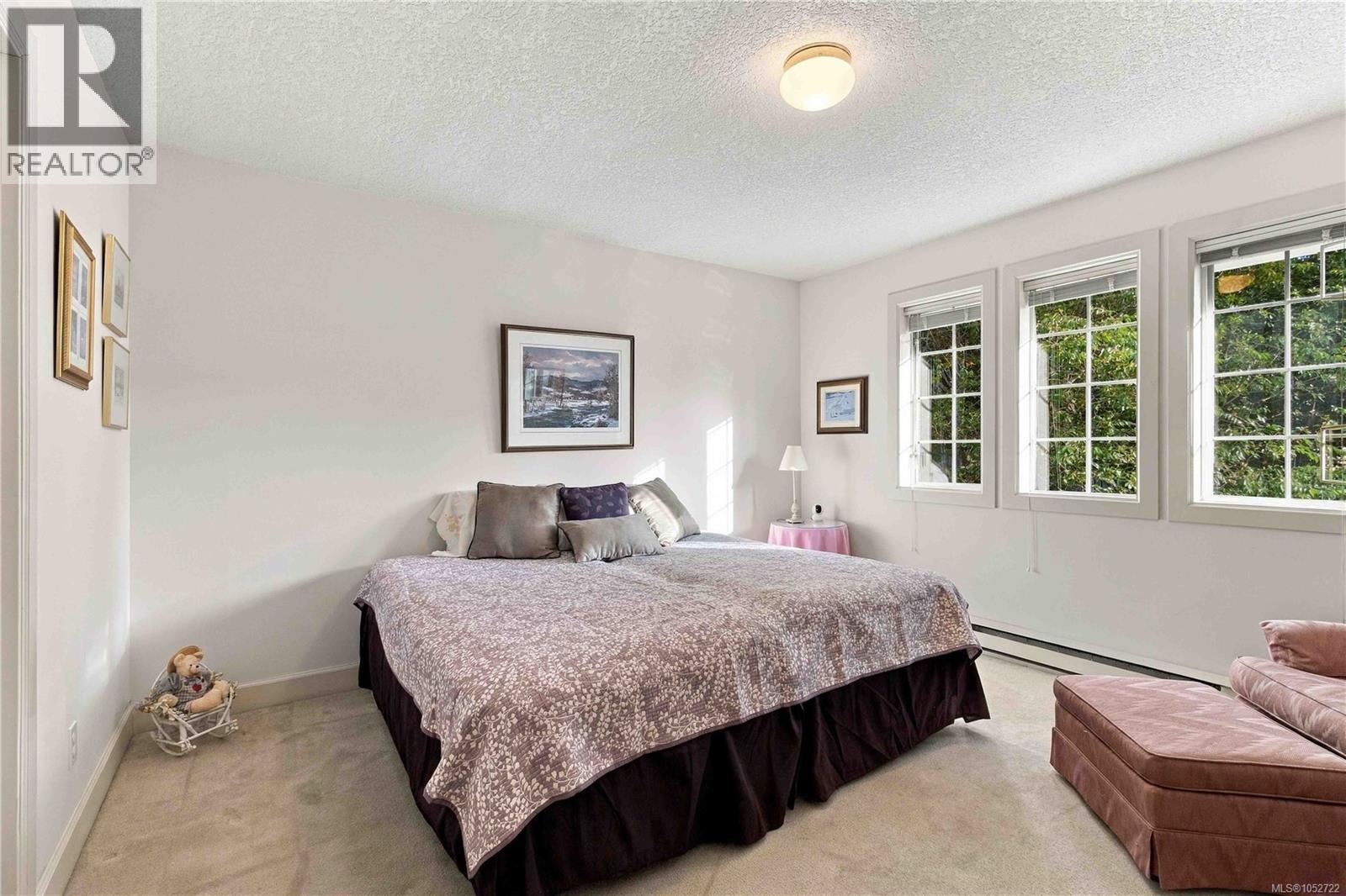 7 1029 Belmont Avenue, Victoria