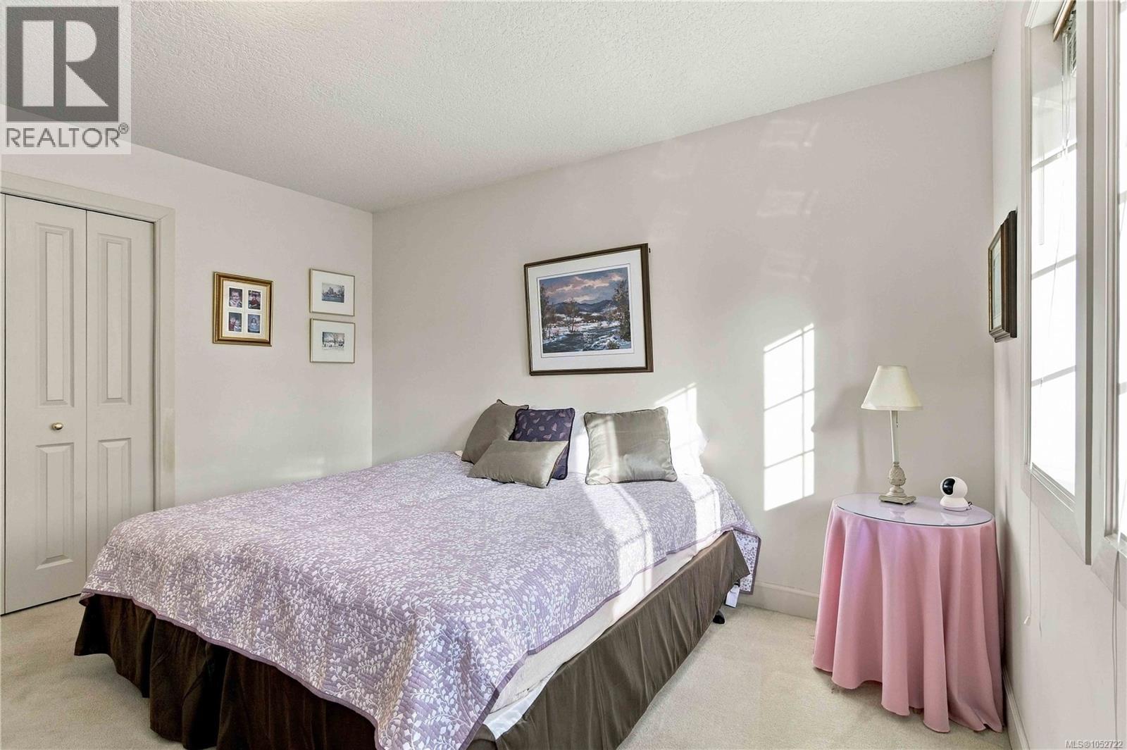7 1029 Belmont Avenue, Victoria