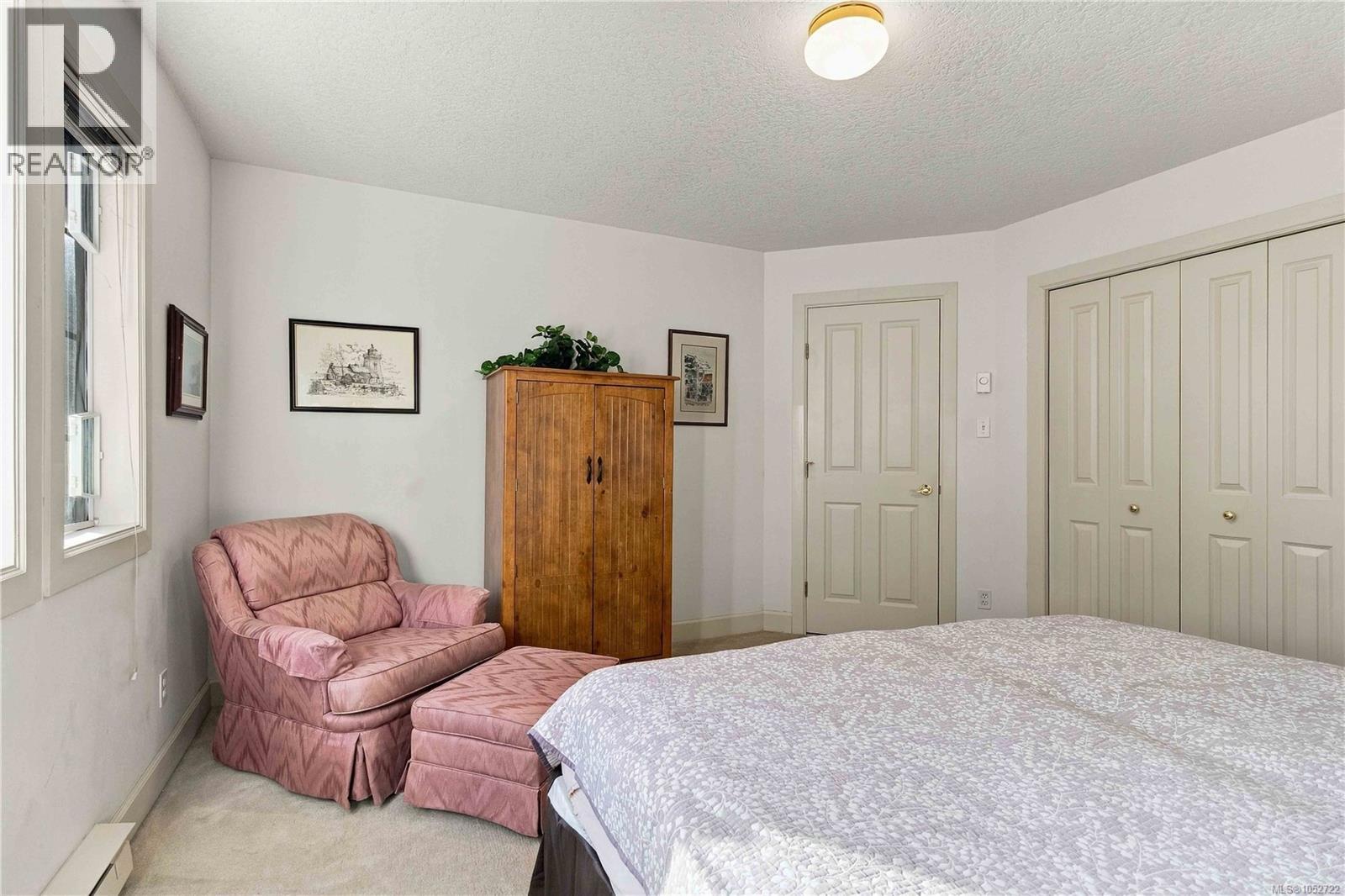 7 1029 Belmont Avenue, Victoria