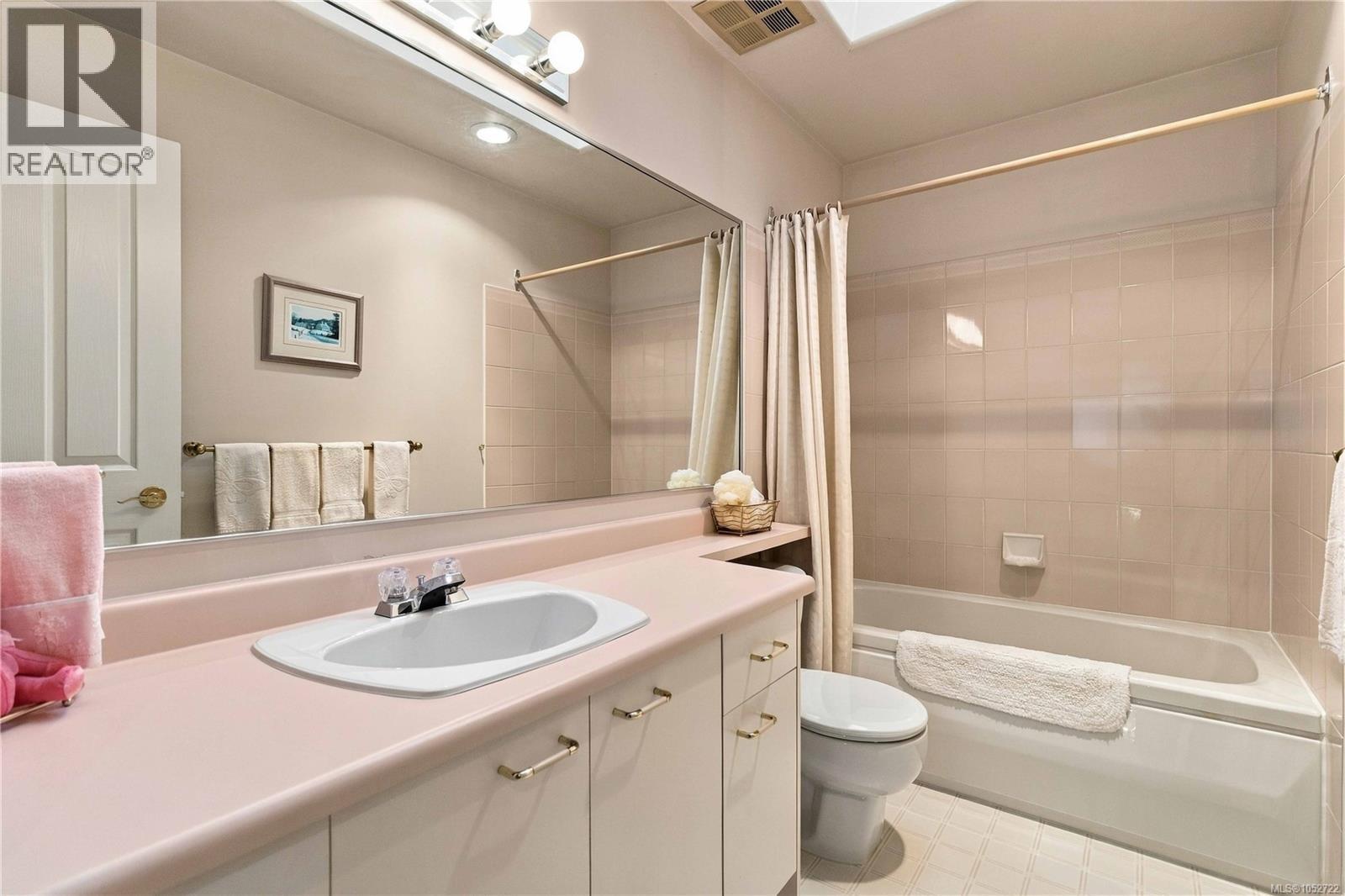 7 1029 Belmont Avenue, Victoria