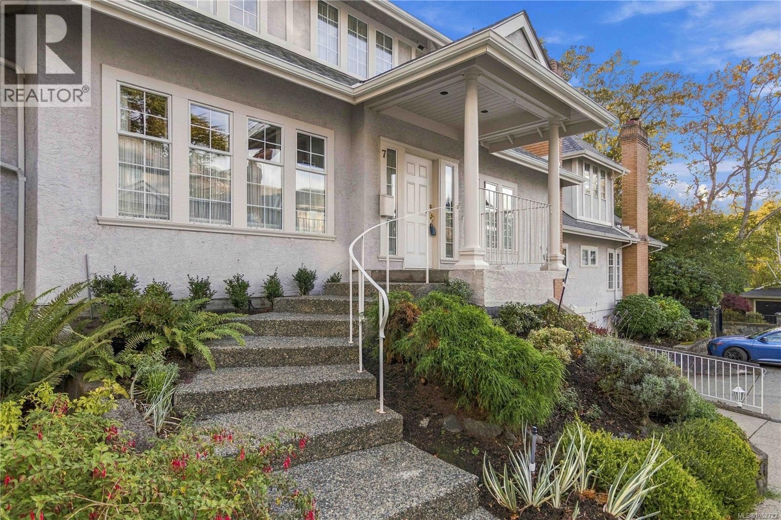 #7 1027 Belmont Ave - 3