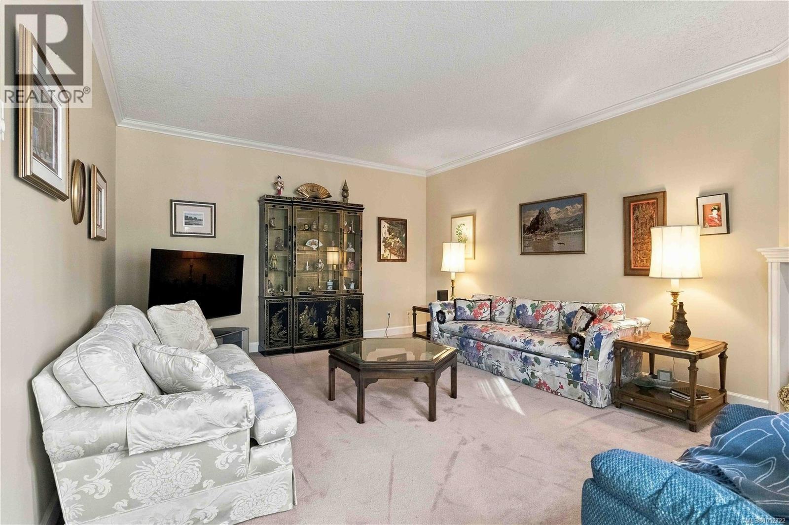 7 1029 Belmont Avenue, Victoria