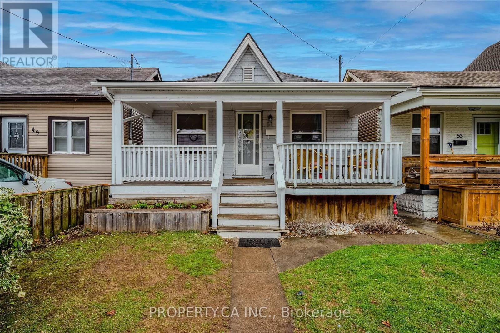 51 FAIRVIEW AVENUE, Hamilton (Crown Point)