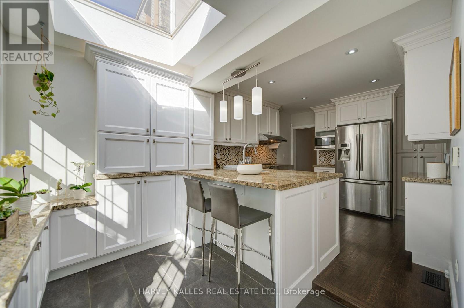34 Kenwood Avenue, Toronto, ON photo 15