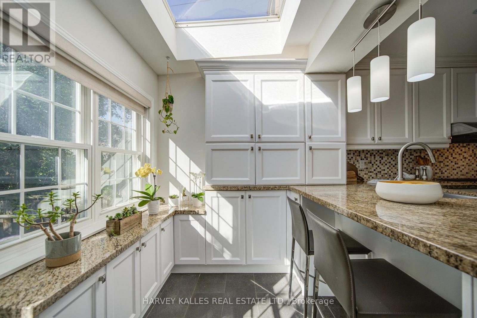34 Kenwood Avenue, Toronto, ON photo 16