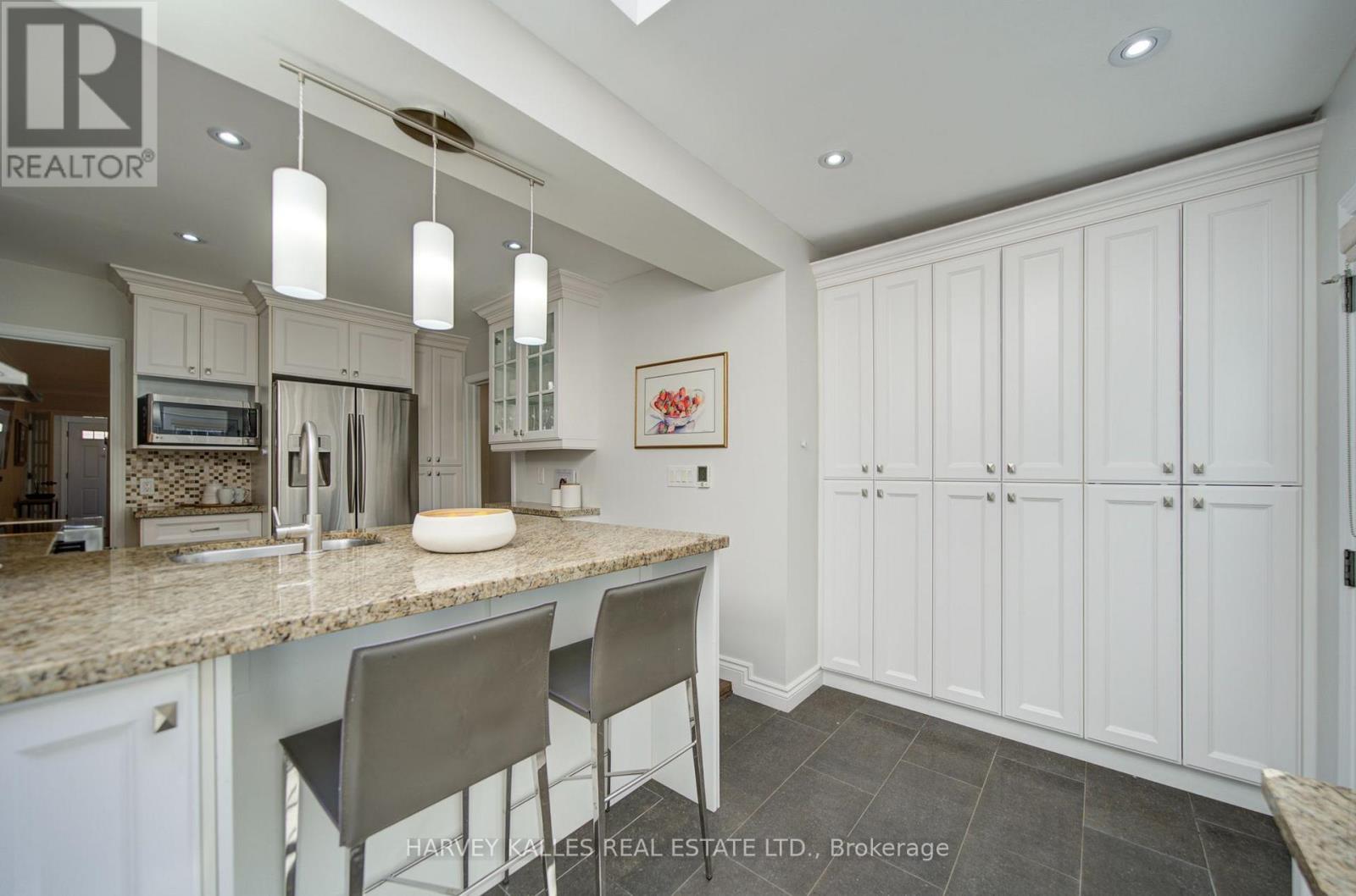 34 Kenwood Avenue, Toronto, ON photo 17