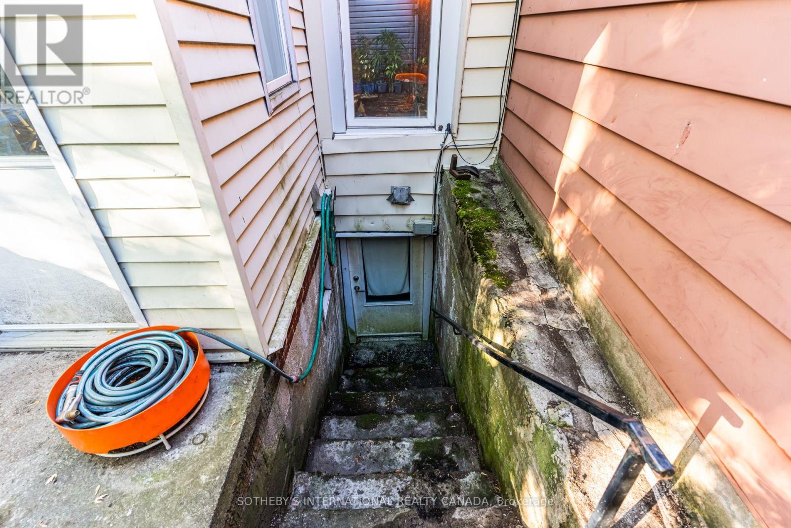 13 Euclid Avenue, Toronto, ON photo 33