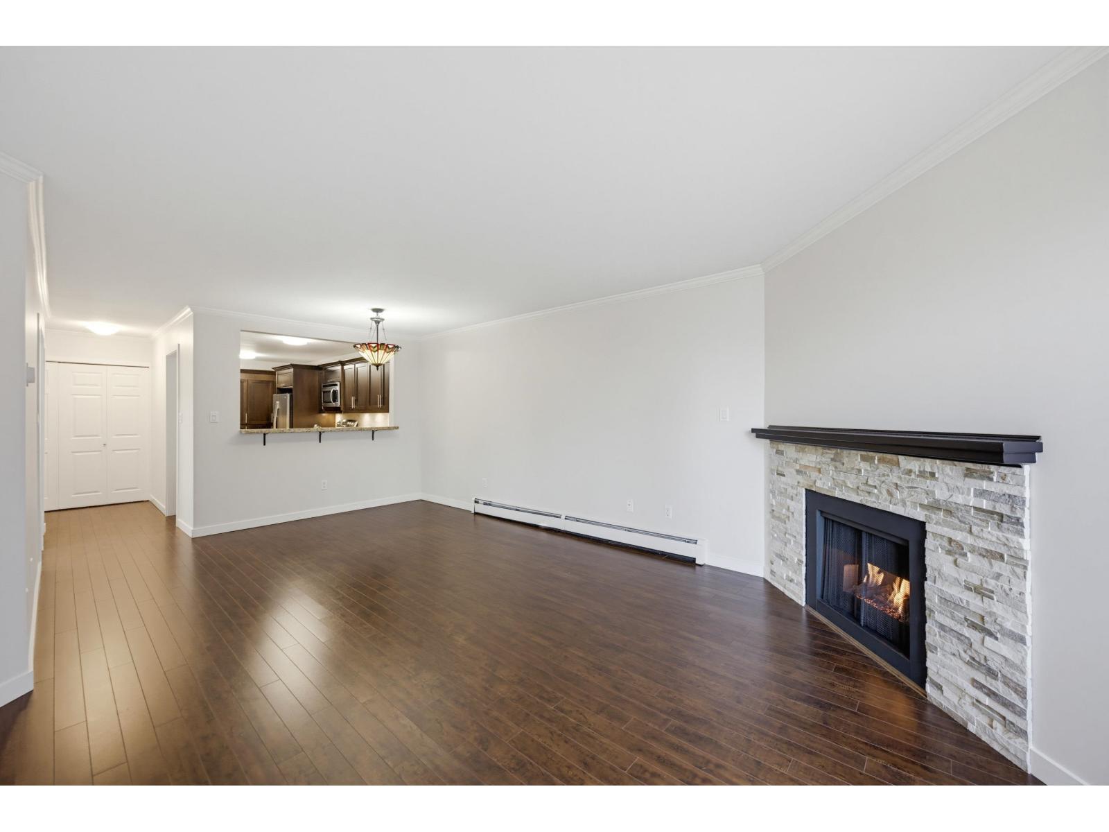 Photo of 206 15300 17 AVENUE 6