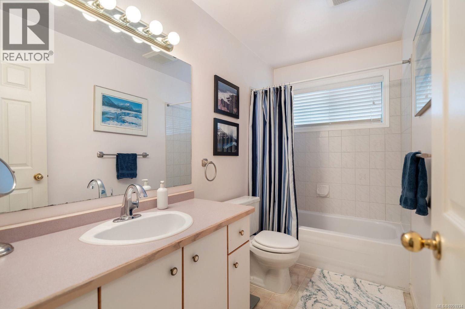  1280 Oakmount Road, Saanich