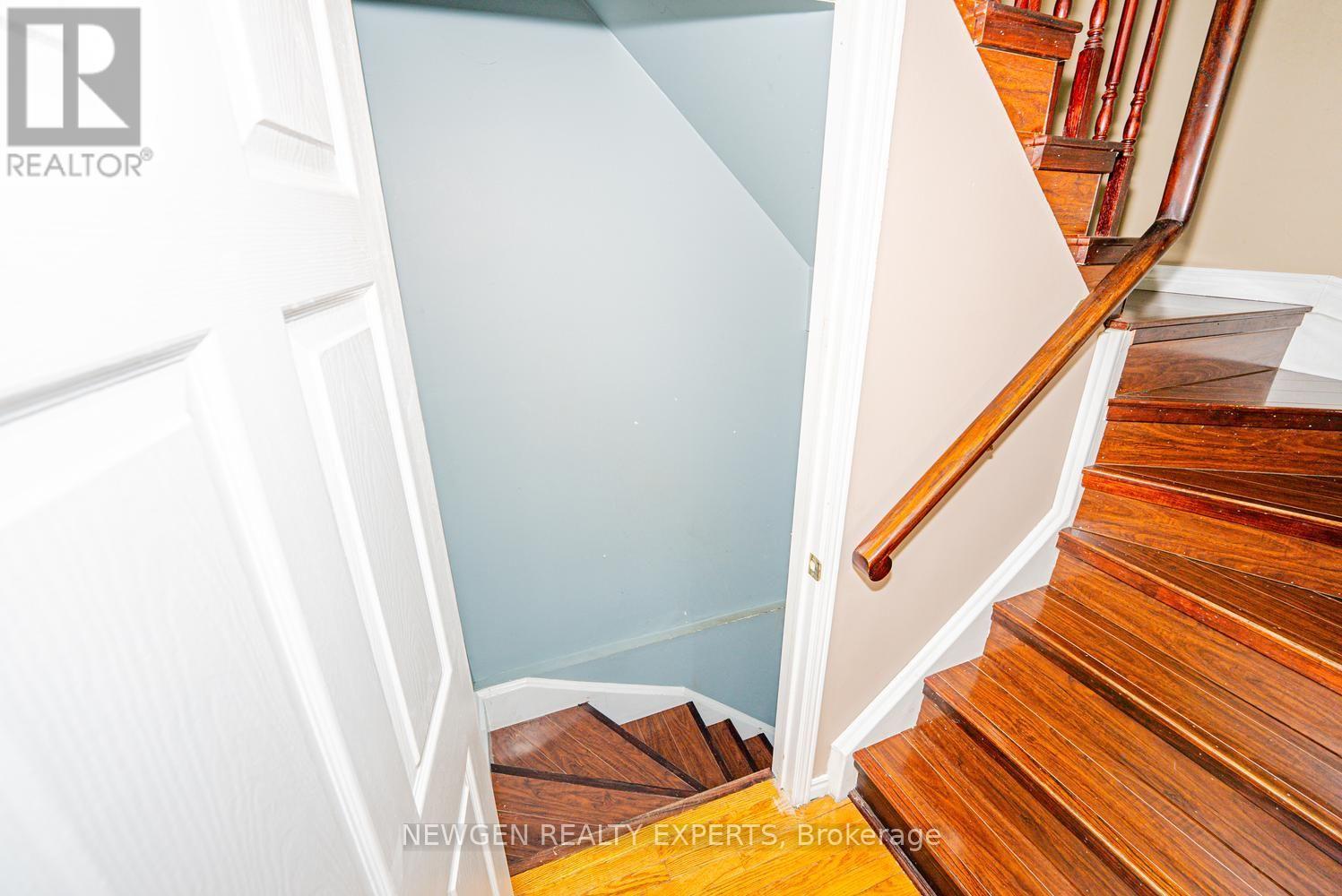 42 MCCLEAVE CRESCENT - 39