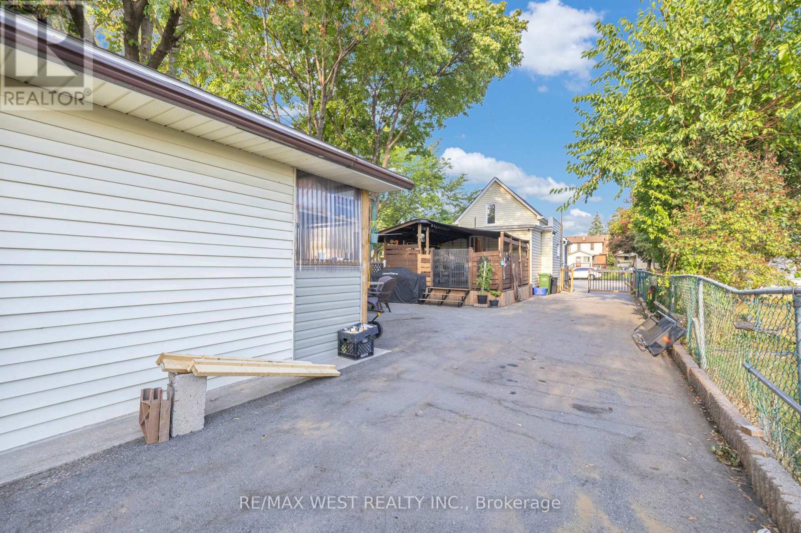 1045 Wellington Avenue, Windsor, ON photo 28