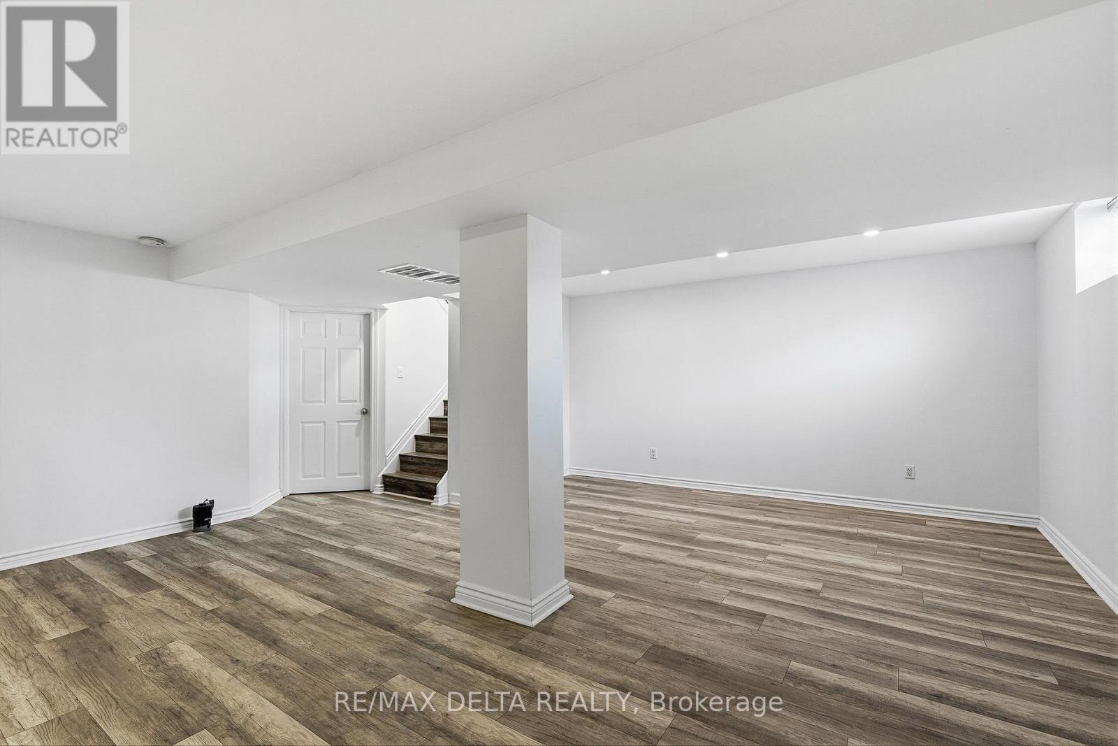 202 SANDRA CRESCENT - 26