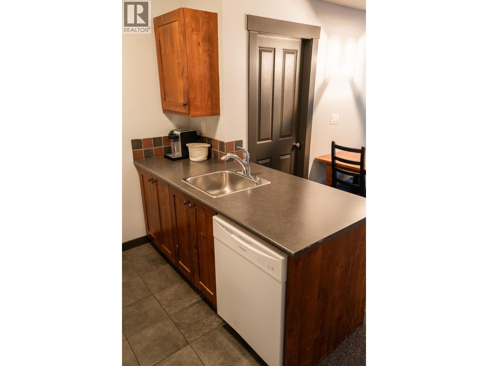 #306 2070 Summit Drive - 5