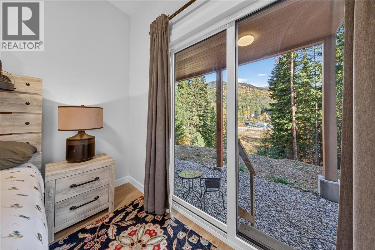 #102 2116 Panorama Drive - 14