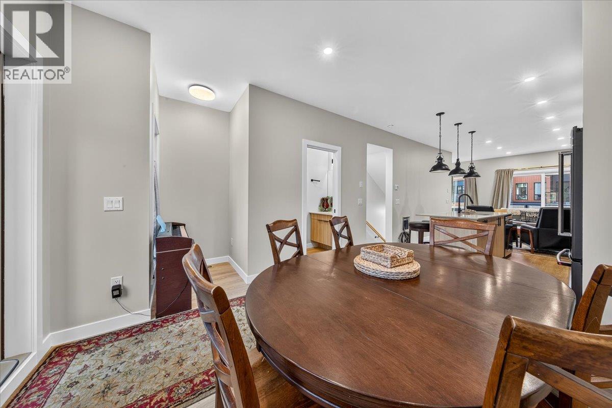 #102 2116 Panorama Drive - 17