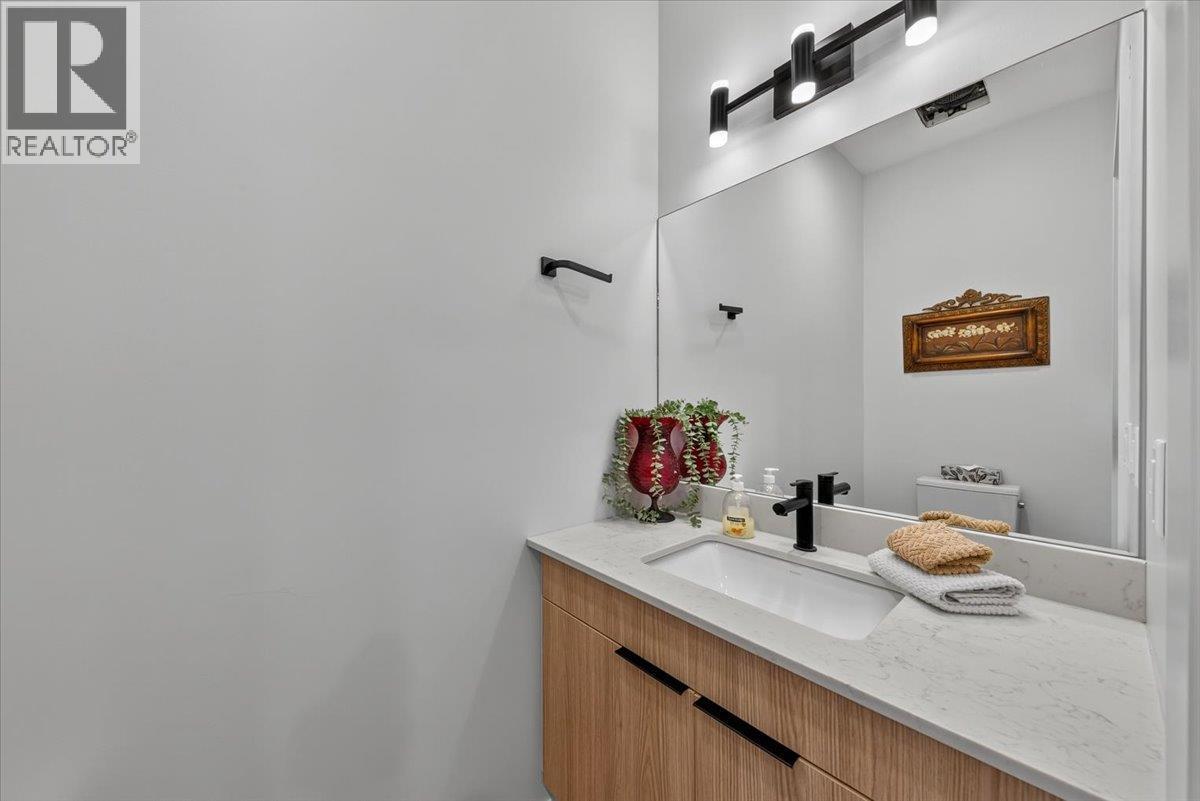 #102 2116 Panorama Drive - 18
