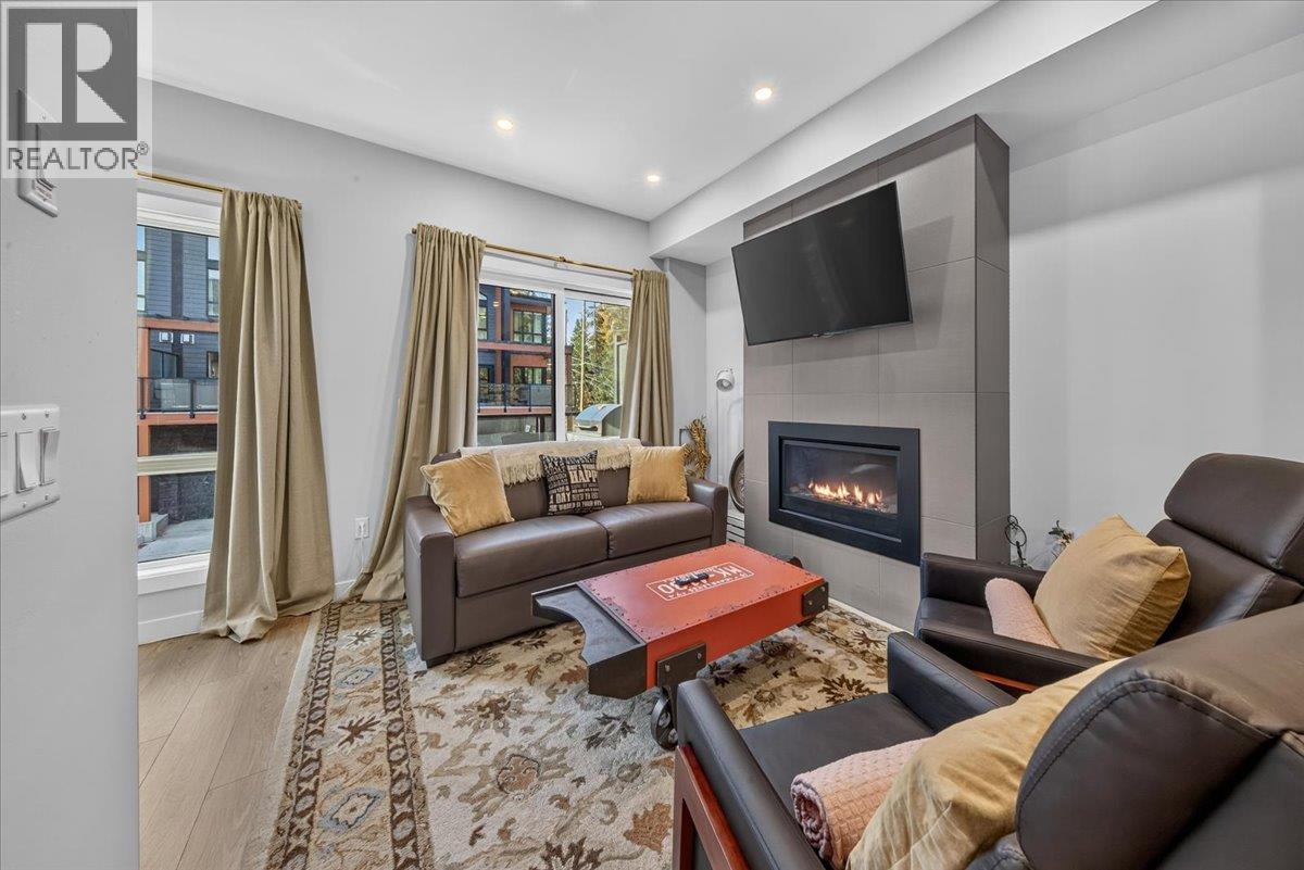 #102 2116 Panorama Drive - 22