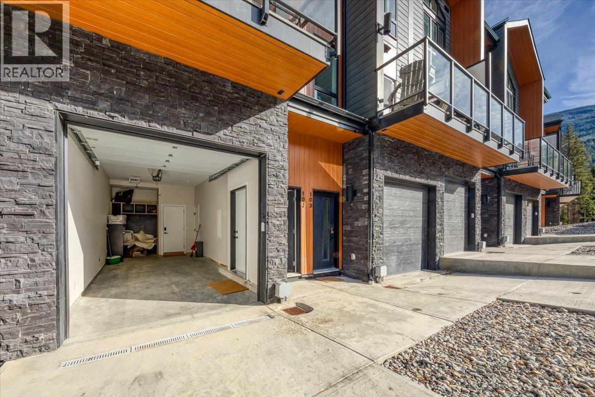 #102 2116 Panorama Drive - 9