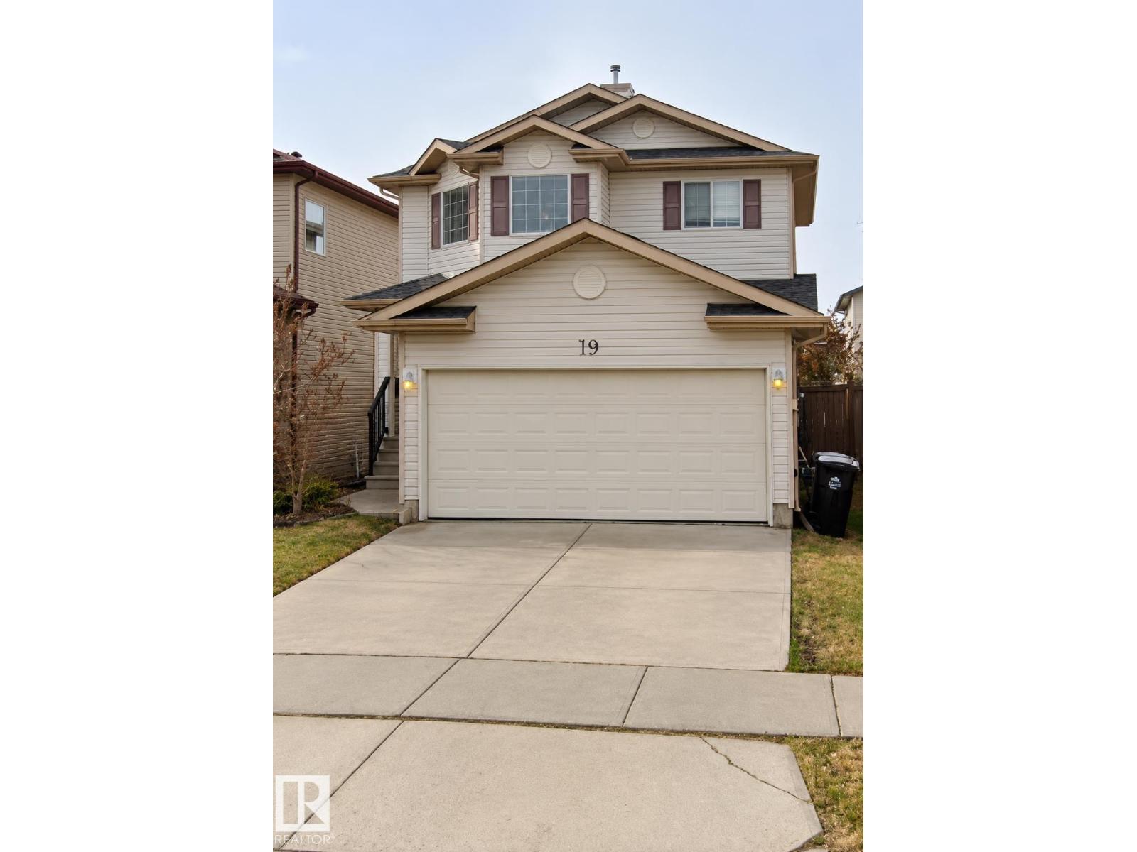 19 Douglas Crescent, Leduc: 4 bed house