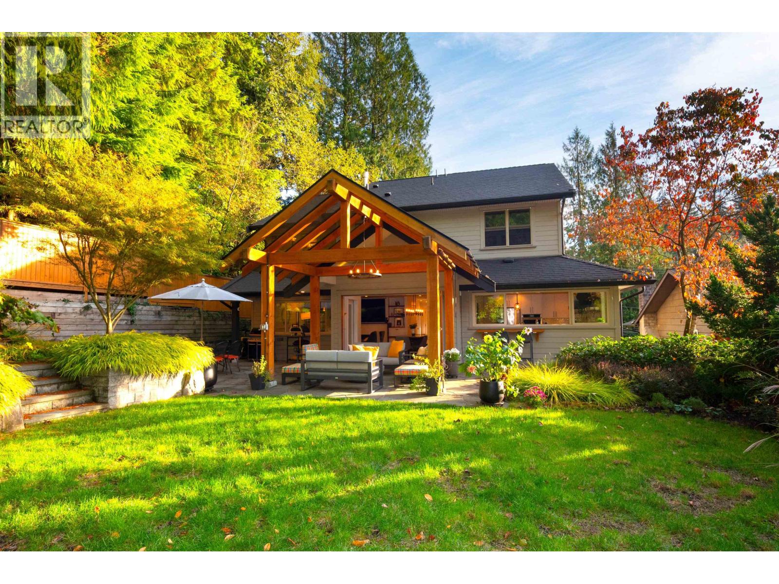 4592 COVE CLIFF Road, North Vancouver