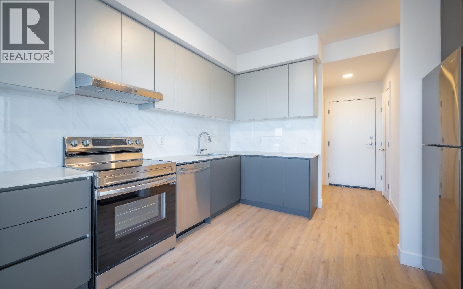 2590 LONSDALE AVENUE, Vancouver - Image 1