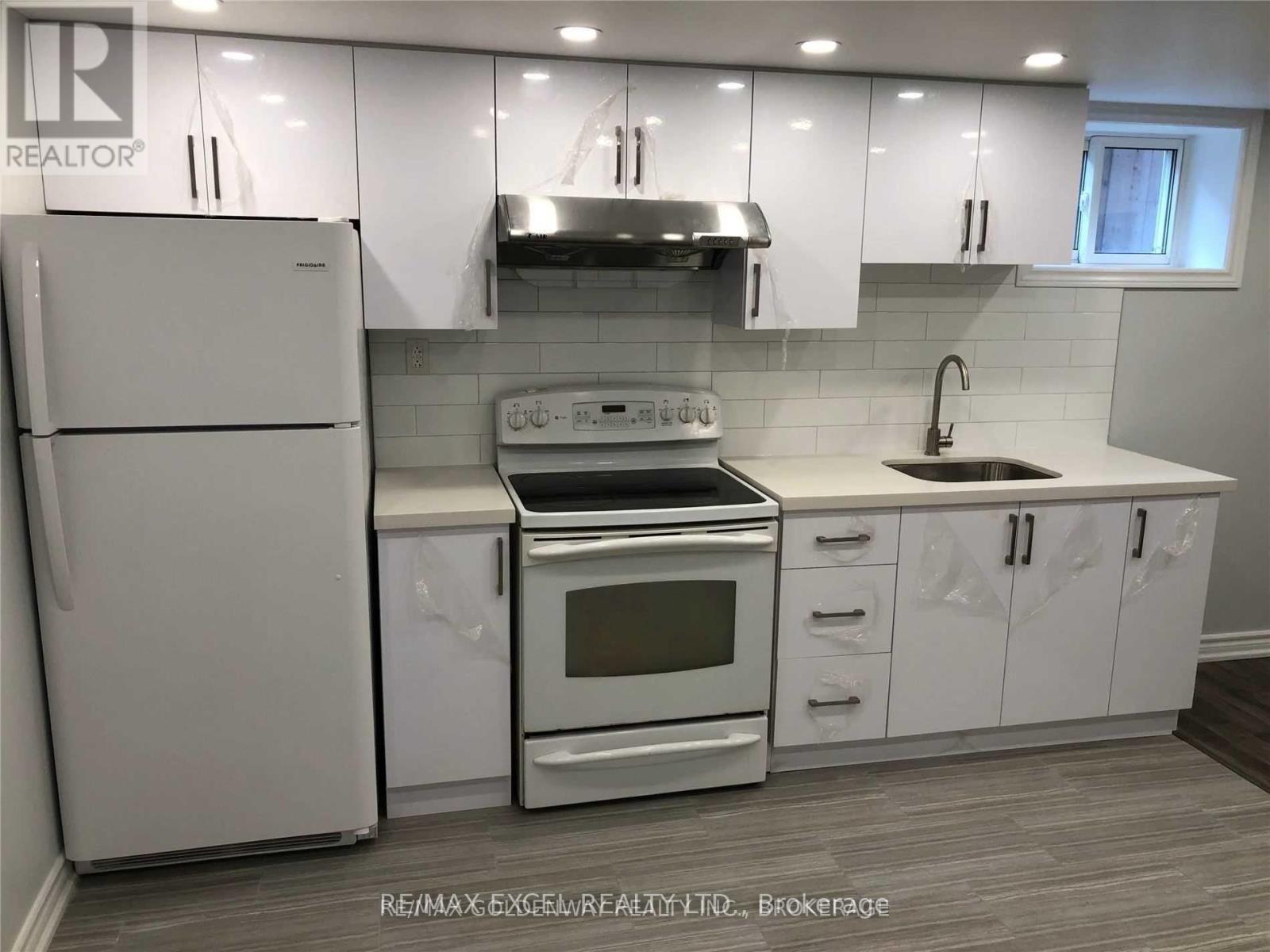 BSMT - 30 HAZELNUT CRESCENT, Toronto (Pleasant View) — photo 5