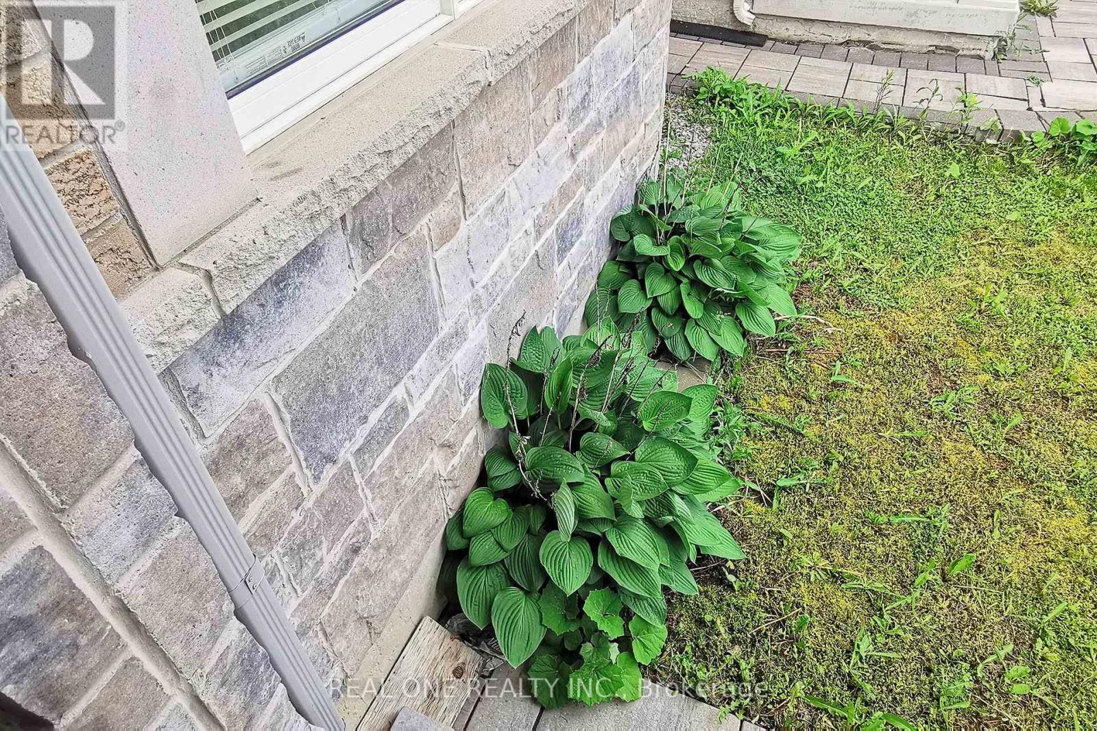 51 KAVANAGH AVENUE, East Gwillimbury (Sharon) — photo 7