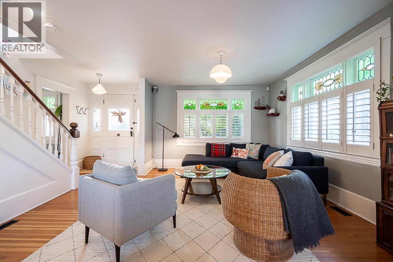 416 W 6TH STREET, North Vancouver - Image 1