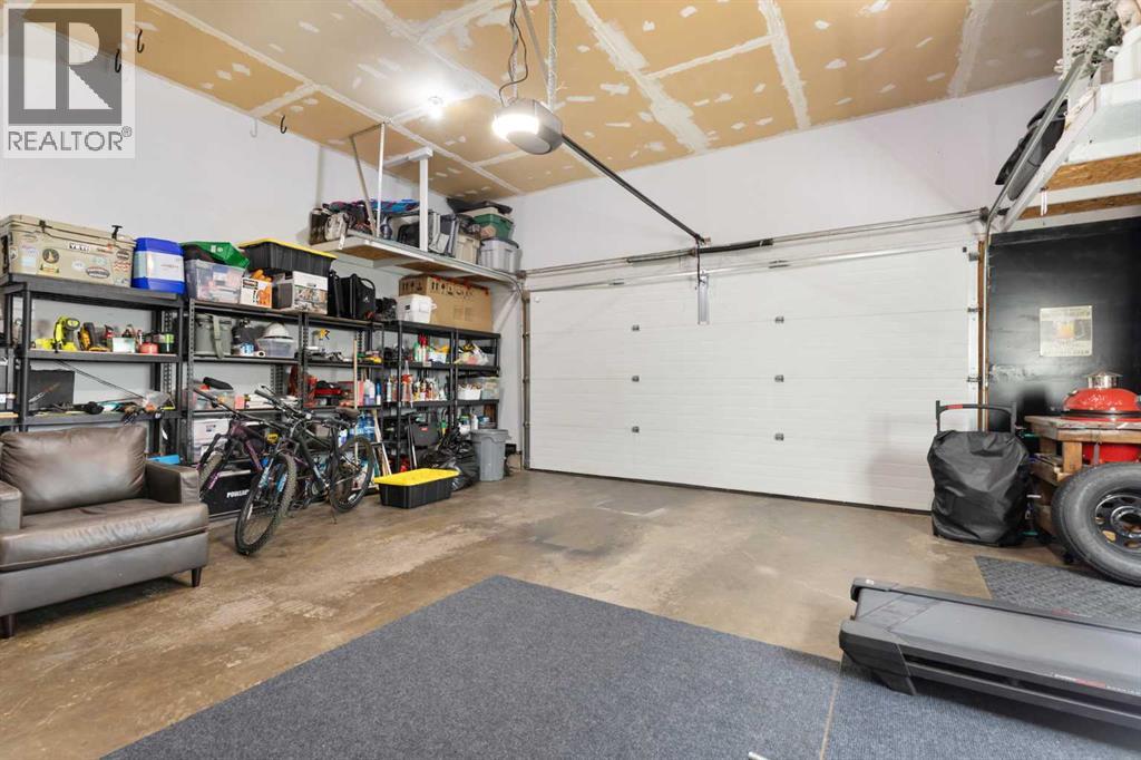 54 Vista Close SE - 41