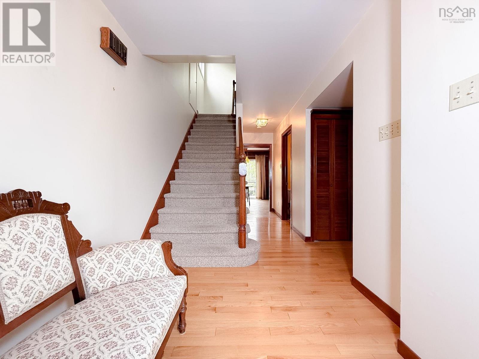 15 Lynnbrook photo 4