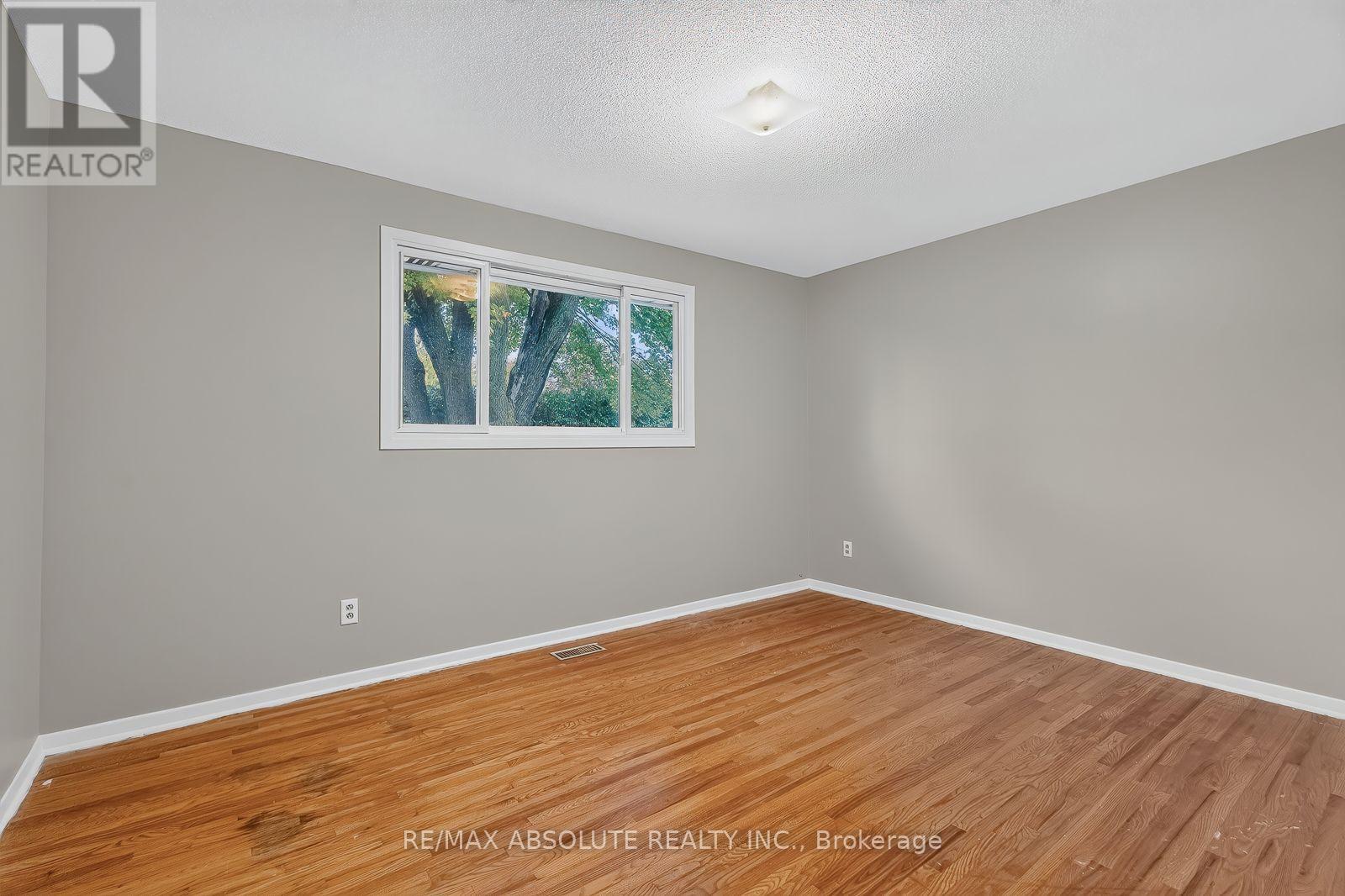 2166 MONSON CRESCENT - 22