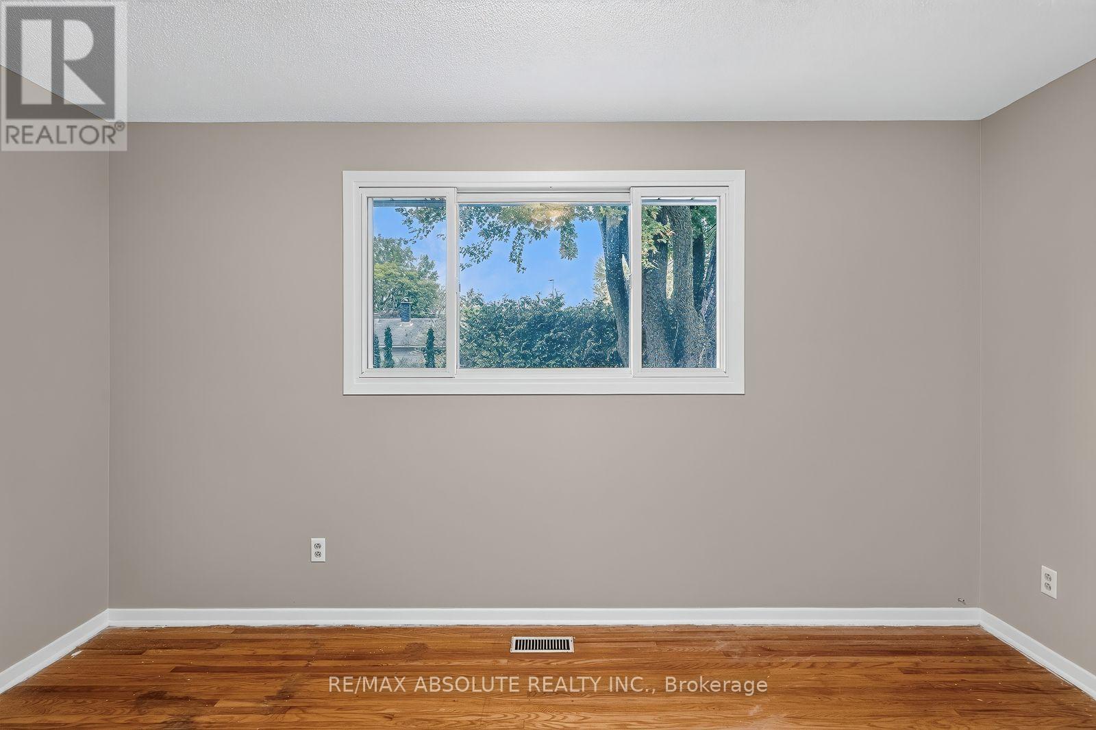 2166 MONSON CRESCENT - 25