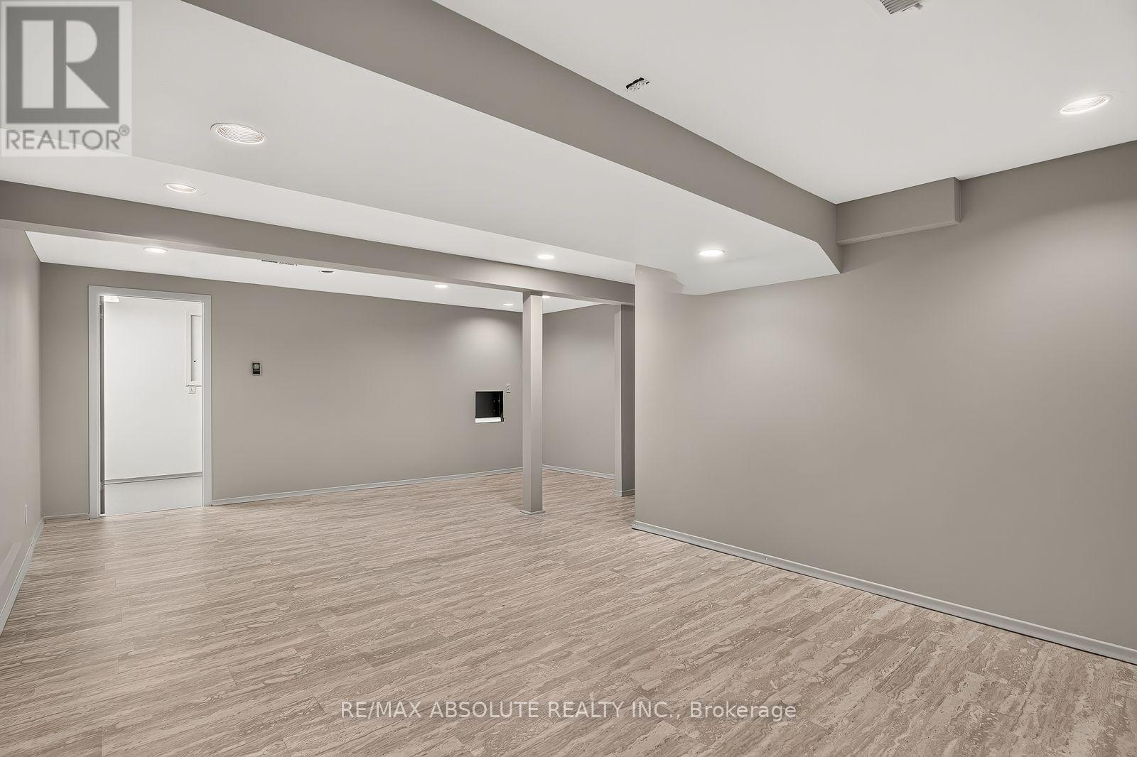 2166 MONSON CRESCENT - 28