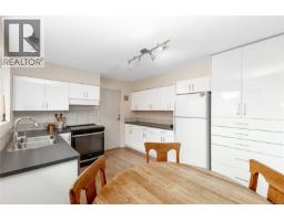 Kitchen - 133 Hilchey Rd, Campbell River, BC V9W1P3 Photo 8
