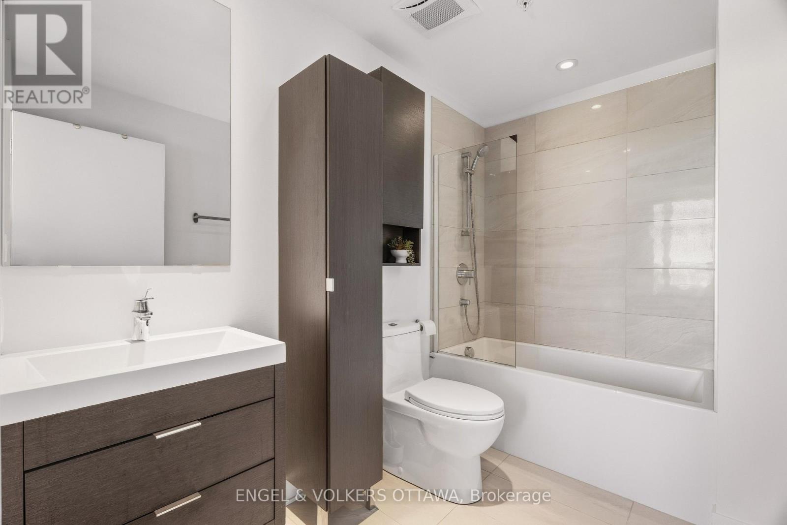 Condos for Sale in Ottawa – 2010 – 20 DALY AVENUE, Ottawa – By Peter Sagos - Image 25