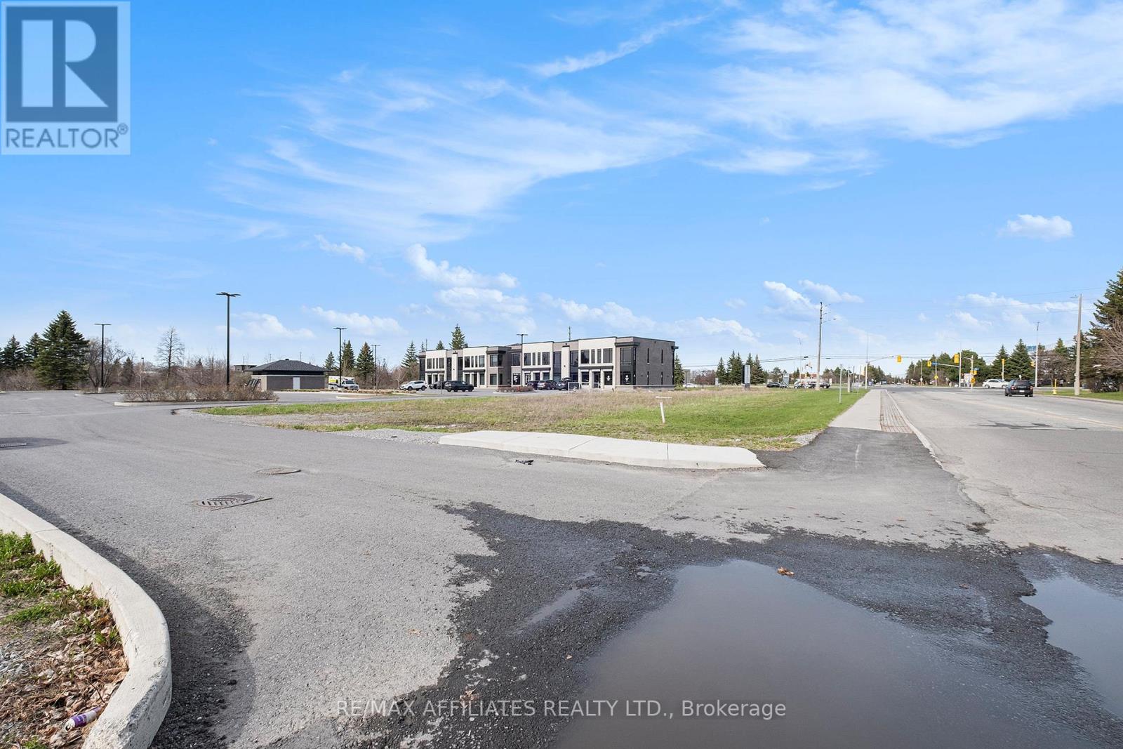 103 & 104 - 2500 ST LAURENT BOULEVARD, Ottawa — photo 3