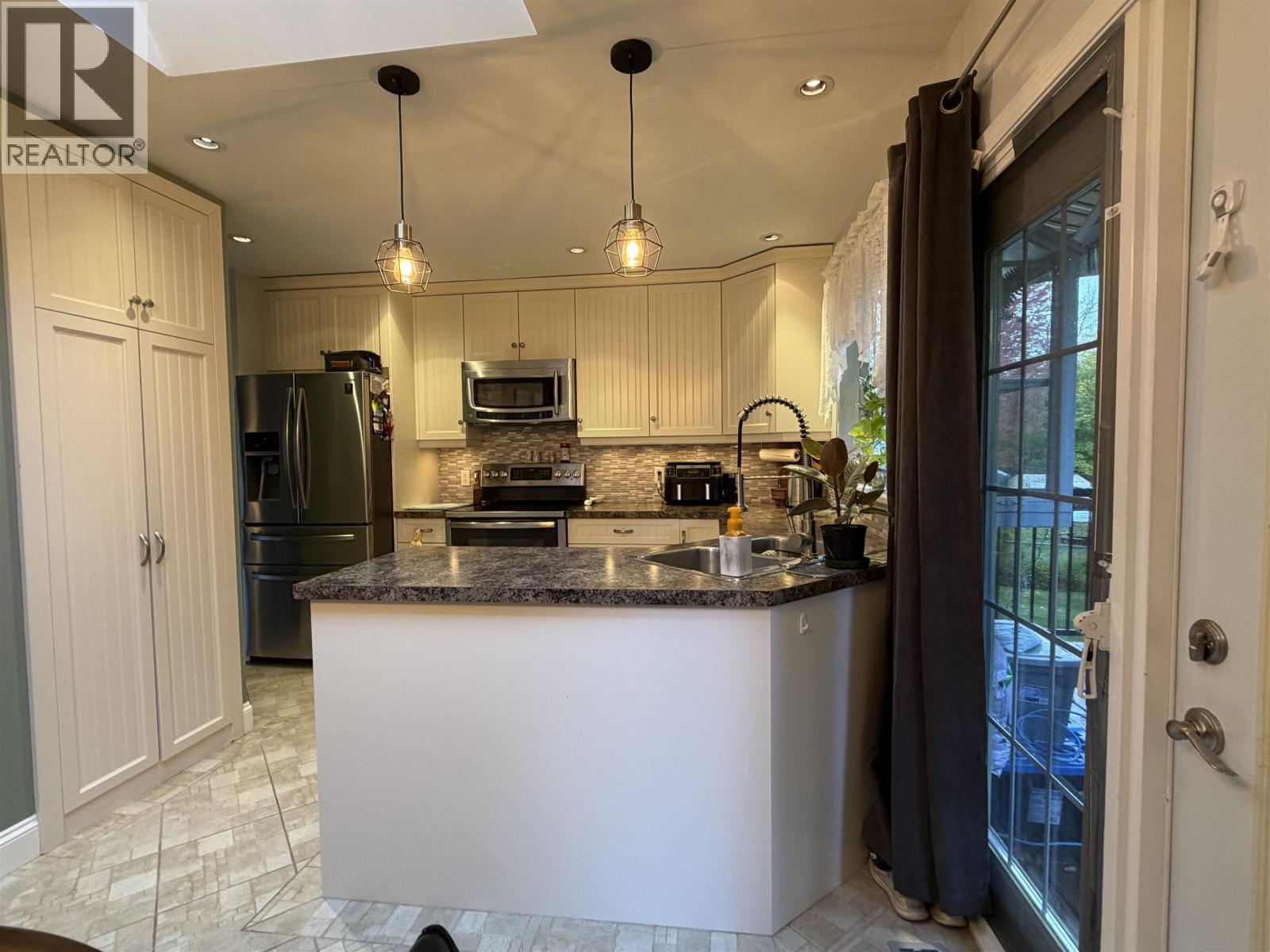 2607 KALUM STREET - 9